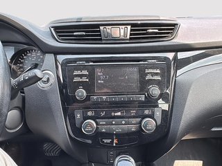 2017 Nissan Qashqai in Saint-Eustache, Quebec - 15 - w320h240px