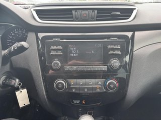 Nissan Rogue  2016 à Saint-Eustache, Québec - 8 - w320h240px