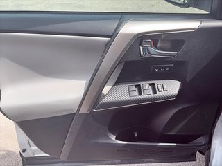2015 Toyota RAV4 in Saint-Eustache, Quebec - 10 - w320h240px