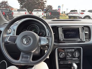 2018 Volkswagen Beetle in Saint-Eustache, Quebec - 18 - w320h240px