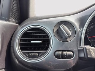 2018 Volkswagen Beetle in Saint-Eustache, Quebec - 11 - w320h240px