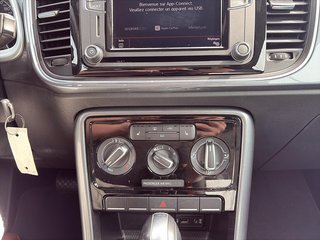 2018 Volkswagen Beetle in Saint-Eustache, Quebec - 14 - w320h240px