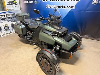 Can-Am CANYON REDROCK  2025 à Charlemagne, Québec - 2 - w320h240px