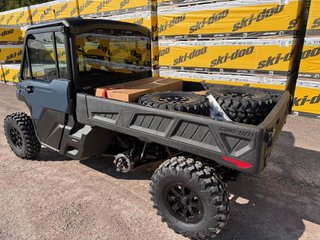 Can-Am DEFENDER 6X6 LIMITED CAB  2026 à Charlemagne, Québec - 2 - w320h240px