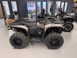 Can-Am OUTLANDER 700 XT  2026 à Charlemagne, Québec - 2 - w320h240px