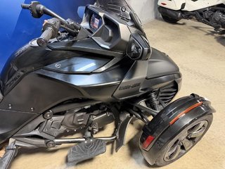 2016 Can-Am SPYDER F3-T LIMITED F3 in Charlemagne, Quebec - 4 - w320h240px