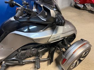 Can-Am SPYDER F3-T SE6  2017 à Charlemagne, Québec - 4 - w320h240px