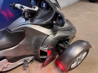 Can-Am SPYDER RT BASE SM5  2011 à Charlemagne, Québec - 4 - w320h240px