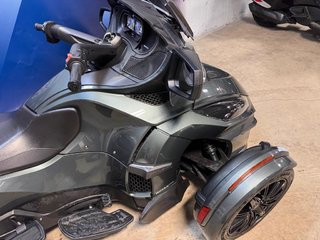 Can-Am Spyder RT Limited  2018 à Charlemagne, Québec - 4 - w320h240px
