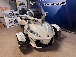 2016 Can-Am SPYDER RT-S SE6 RT Bas km in Charlemagne, Quebec - 3 - w320h240px