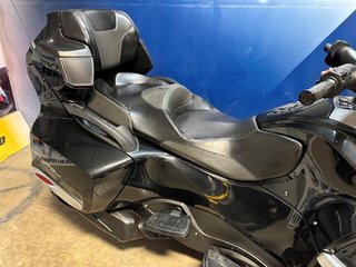 Can-Am SPYDER RT-S SE6  2014 à Charlemagne, Québec - 3 - w320h240px