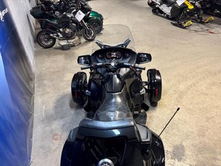 Can-Am SPYDER RT-S SE6  2014 à Charlemagne, Québec - 6 - w320h240px