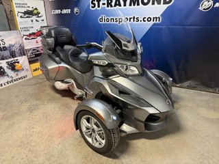 Can-Am SPYDER RT SM5  2011 à Charlemagne, Québec - 2 - w320h240px