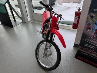 Honda CRF125FB CRF 125  2027 à Charlemagne, Québec - 5 - w320h240px