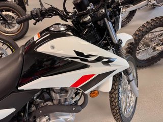 Honda XR150L XR150  2024 à Charlemagne, Québec - 2 - w320h240px