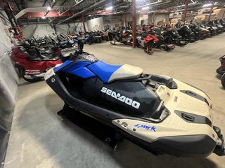 2025 Sea-Doo SPARK TRIXX 1 PLACE AUDIO (Rabais de 1500$) in Charlemagne, Quebec - 4 - w320h240px