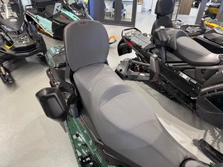 Ski-Doo GRAND TOURING 900 ACE LUXURY  2024 à Charlemagne, Québec - 3 - w320h240px