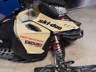 Ski-Doo RENEGADE ENDURO 1200  2016 à Charlemagne, Québec - 4 - w320h240px