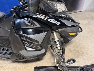 2017 Ski-Doo RENENGADE ADRENALINE 1200 in Charlemagne, Quebec - 4 - w320h240px