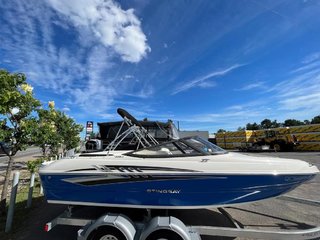 Stingray Boats STINGRAY 208LR (18 heures)  2020 à Charlemagne, Québec - 2 - w320h240px