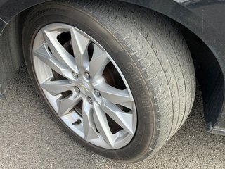 2019 Chevrolet Malibu in Victoriaville, Quebec - 2 - w320h240px