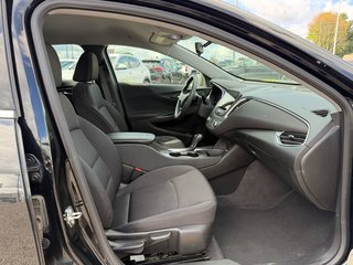 2019 Chevrolet Malibu in Victoriaville, Quebec - 10 - w320h240px