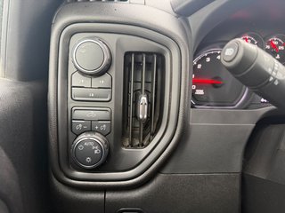 Chevrolet Silverado 2500HD  2024 à Victoriaville, Québec - 24 - w320h240px
