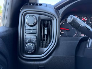 Chevrolet Silverado 2500HD  2024 à Victoriaville, Québec - 24 - w320h240px