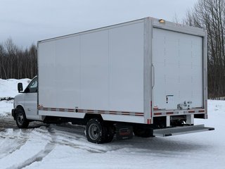 2024 GMC Savana Commercial Cutaway 4500, CUBE 16 PIEDS, V8 6.6L ESSENCE, DOULE ROUES! in Victoriaville, Quebec - 4 - w320h240px