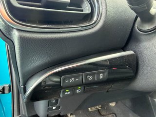 2017 Toyota Prius Prime in Victoriaville, Quebec - 11 - w320h240px