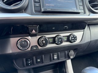 Toyota Tacoma  2017 à Victoriaville, Québec - 17 - w320h240px