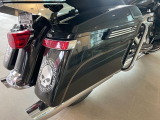 Harley-Davidson FLHTC MOTO EN SUPERBE CONDITION, NOUVEL ARRIVAGE !!! 2017 à Plessisville, Québec - 5 - w320h240px