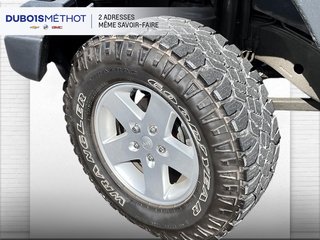 Jeep Wrangler SPORT, MANUEL 2 PORTES V6 3.6L 4X4 TOIT MOU !!! 2014 à Victoriaville, Québec - 2 - w320h240px