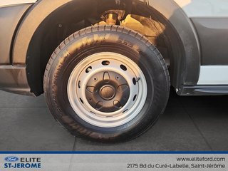 Ford Transit Cargo Van BASE,EMPATTEMENT 148,MR, CRUISE,CAMERA DE RECUL 2023 à Charlemagne, Québec - 5 - w320h240px
