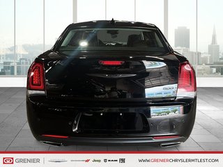 2023 Chrysler 300 TOURING L  + AWD + TOI OUVRANT PANO + CUIR in Pointe-Aux-Trembles, Quebec - 3 - w320h240px