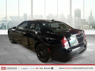 2023 Chrysler 300 TOURING L  + AWD + TOI OUVRANT PANO + CUIR in Pointe-Aux-Trembles, Quebec - 4 - w320h240px