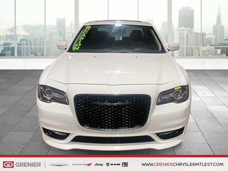 Chrysler 300 TOURING L + AWD + TOIT OUVRANT PANO 2023 à Pointe-Aux-Trembles, Québec - 2 - w320h240px