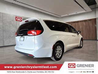 2027 Chrysler Grand Caravan SXT in Pointe-Aux-Trembles, Quebec - 5 - w320h240px