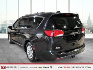 2017 Chrysler Pacifica TOURING L + 8 PASSAGERS in Pointe-Aux-Trembles, Quebec - 4 - w320h240px