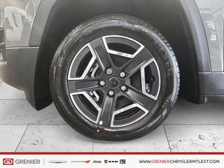 Jeep Cherokee LAREDO 2026 à Pointe-Aux-Trembles, Québec - 6 - w320h240px