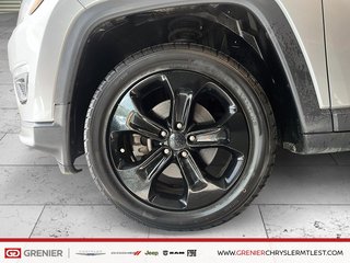 Jeep Compass NORTH + 4X4 + BLACK ROOF + ENSEMBLE NAVIGATION 2018 à Pointe-Aux-Trembles, Québec - 6 - w320h240px