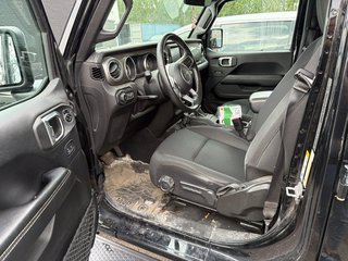 2019 Jeep Wrangler Unlimited Sahara in Pointe-Aux-Trembles, Quebec - 5 - w320h240px