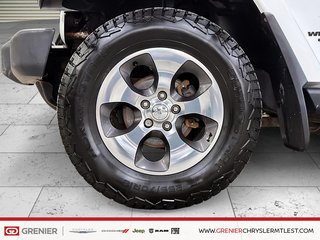 Jeep Wrangler UNLIMITED SAHARA + 4X4 + V6 3.6L 2017 à Pointe-Aux-Trembles, Québec - 6 - w320h240px