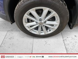 2018 Nissan Qashqai SV + TOIT OUVRANT + ATTACHE-REMORQUE in Pointe-Aux-Trembles, Quebec - 6 - w320h240px