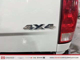 Ram 1500 Classic SLT + 4X4 CREW CAB + V8 HEMI 5.7L + 2022 à Pointe-Aux-Trembles, Québec - 4 - w320h240px