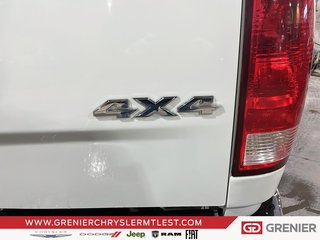 2022 Ram 1500 Classic SLT + 4X4 CREW CAB + V8 HEMI 5.7L + in Pointe-Aux-Trembles, Quebec - 4 - w320h240px