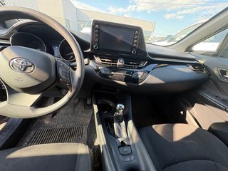 Toyota C-HR LX 2019 à Pointe-Aux-Trembles, Québec - 4 - w320h240px