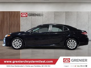 2018 Toyota Camry LE in Pointe-Aux-Trembles, Quebec - 3 - w320h240px