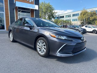 Toyota Camry Hybrid LE 2023 à Pointe-Aux-Trembles, Québec - 5 - w320h240px