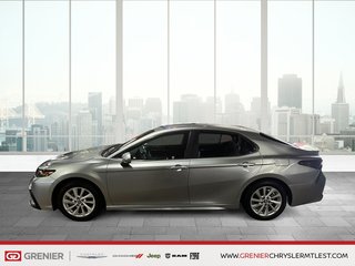 2024 Toyota Camry SE + CUIR + CARPLAY in Pointe-Aux-Trembles, Quebec - 6 - w320h240px